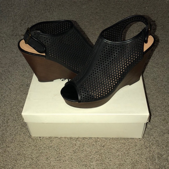 Olsenboye Wedges - Picture 2 of 6